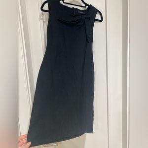 Banana republic black cocktail dress with bow at the collar bone size 8